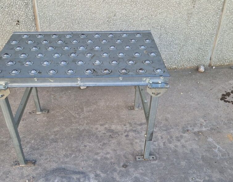 - PACKAGE TABLE WITH ROLLERS