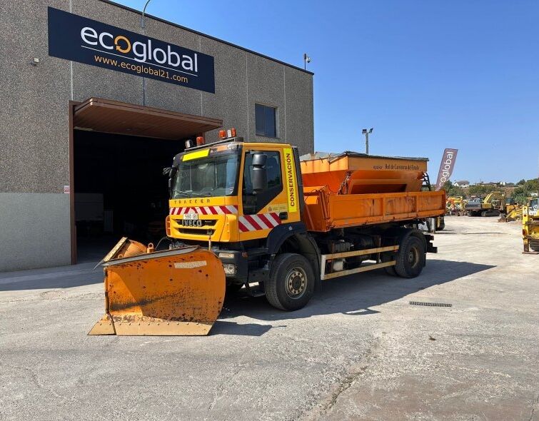 IVECO  TRAKKER 4X4 ***SNOW PLOUGH WITH SALT SHAKER***