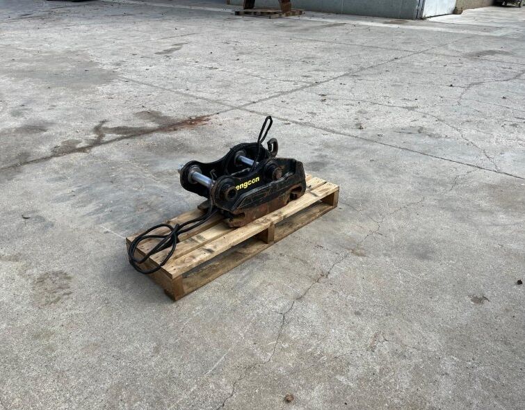 - ENGCON QS45 HYDRAULIC HITCH