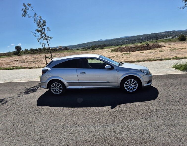 OPEL ASTRA GTC 1.6 