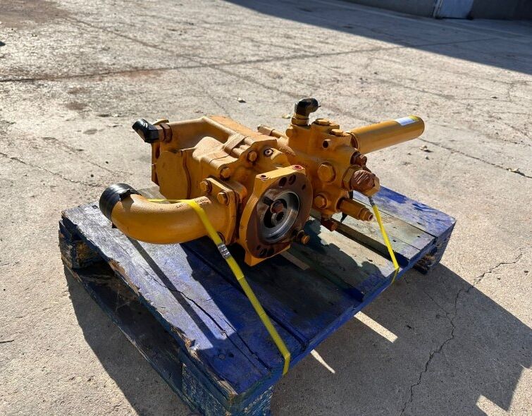 - CATERPILLAR HYDRAULIC LEVELING PUMP