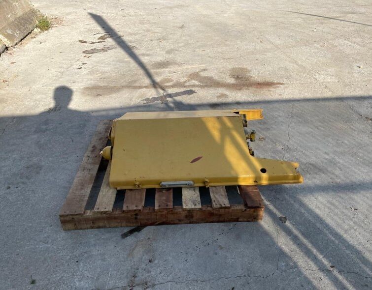 - HYDRAULIC TANK FOR MOTOR GRADER