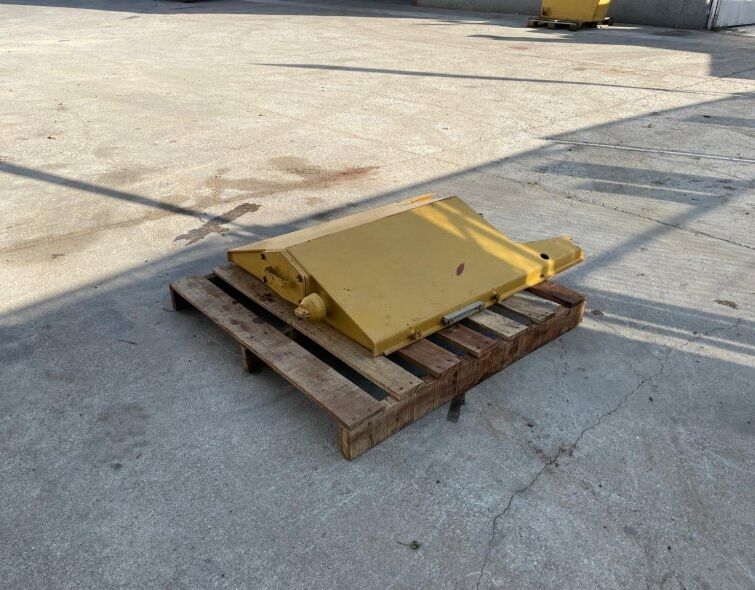 - HYDRAULIC TANK FOR MOTOR GRADER