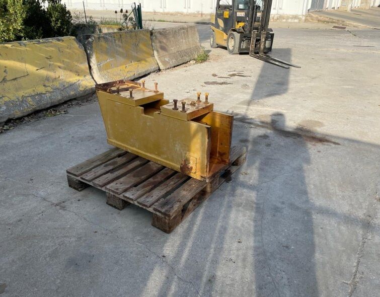 - CAT MOTOR GRADER GEGENGEWICHT