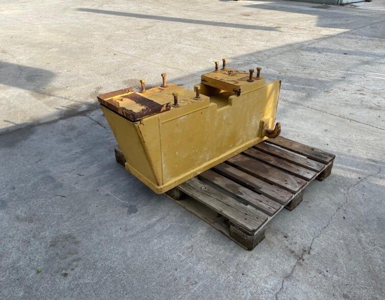 - CAT MOTOR GRADER GEGENGEWICHT