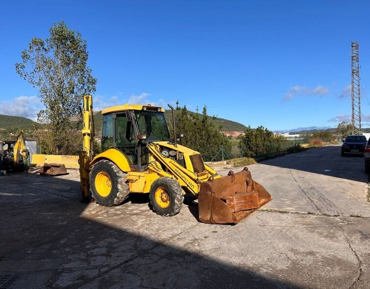 NEW HOLLAND LB110-4PT