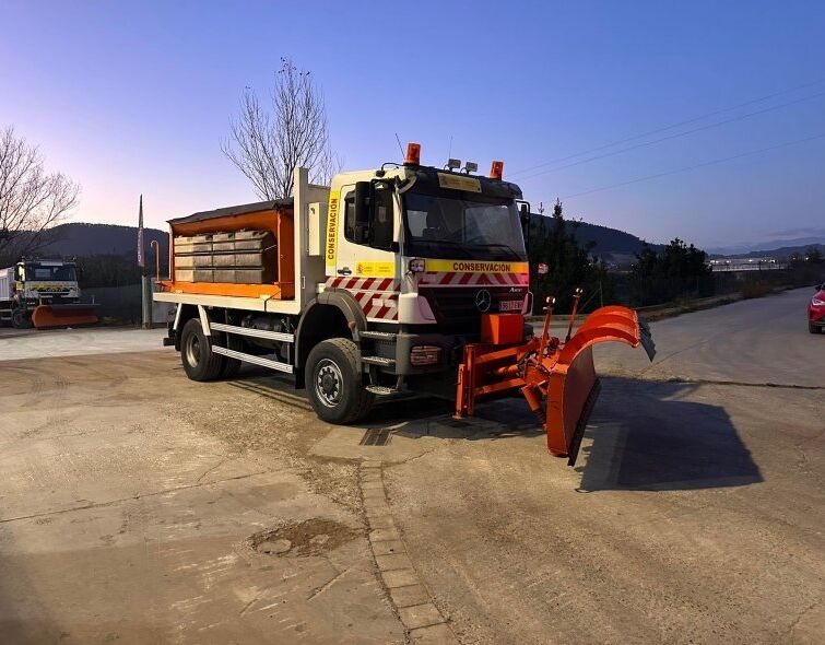 MERCEDES-BENZ  AXOR 1829 4X4***SNOWPLOUGH***