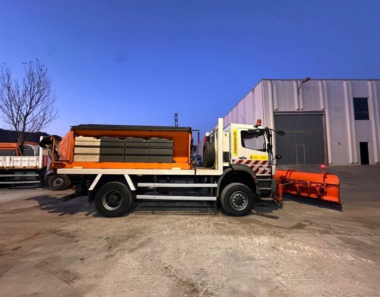 MERCEDES-BENZ  AXOR 1829 4X4***SNOWPLOUGH***