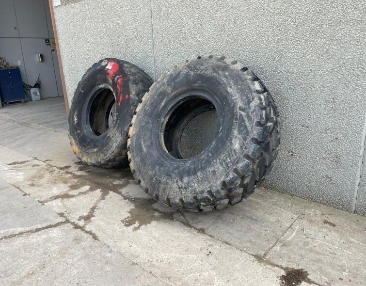 - 20.5R25 TIRE