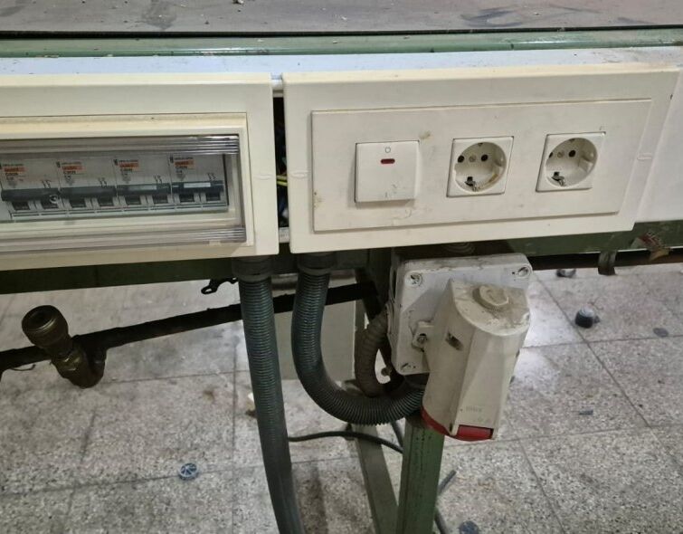 - CONVEYOR BELT