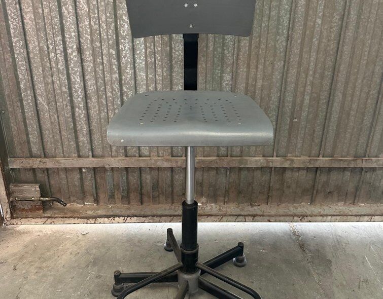 - LOT OF DESK STOOLS