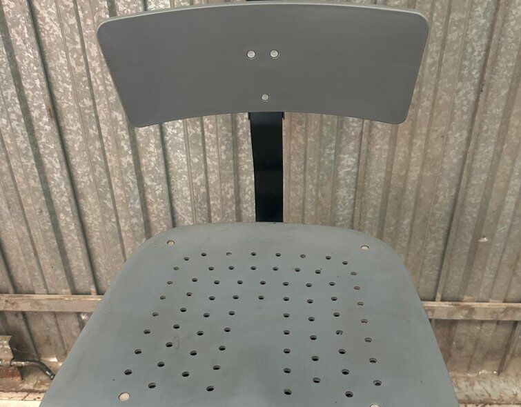 - LOT OF DESK STOOLS