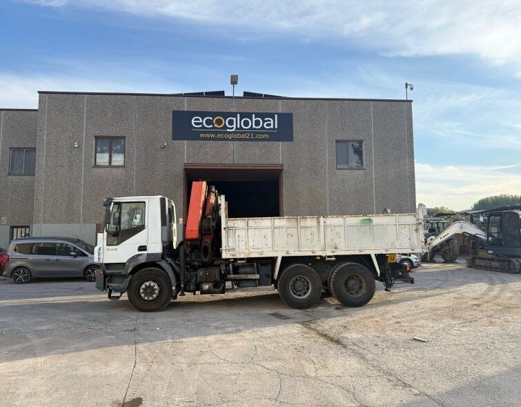 IVECO TRAKKER 380**GRUA/VOLQUETE***de ocasión