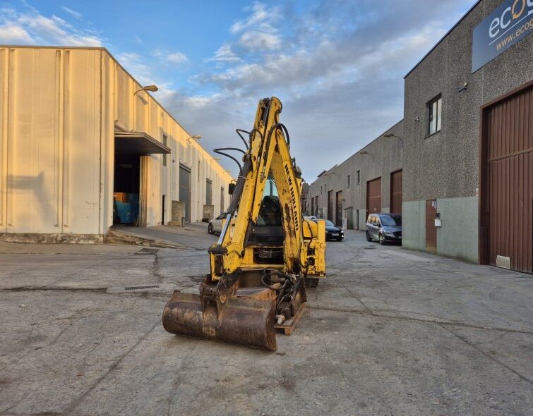 NEW HOLLAND LB110B TC