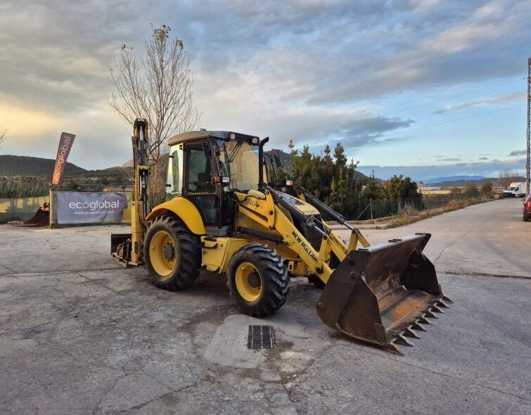 NEW HOLLAND LB110B TC
