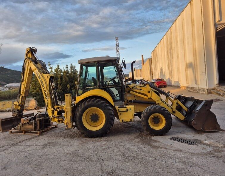 NEW HOLLAND LB110B TC
