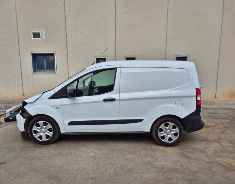 FORD  TRANSIT COURIERutilisé