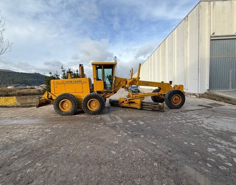 JOHN DEERE 772B ***INSCRIT***