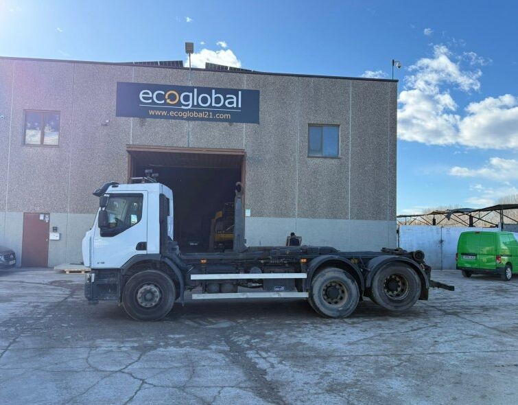 RENAULT LANDER 410.26. utilisé