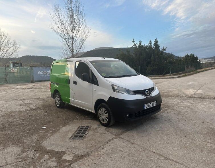 NISSAN NV200