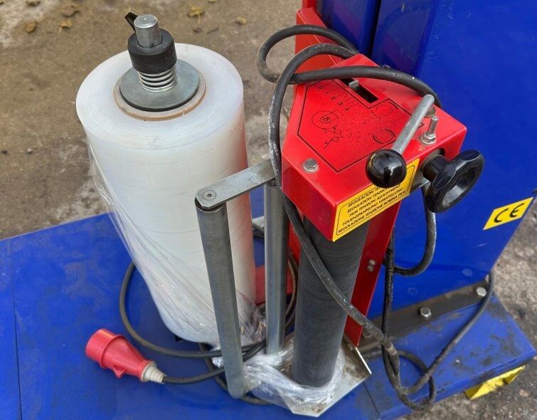 - SEMI-AUTOMATIC STRAPPER FOR EUROPEAN PALLETS