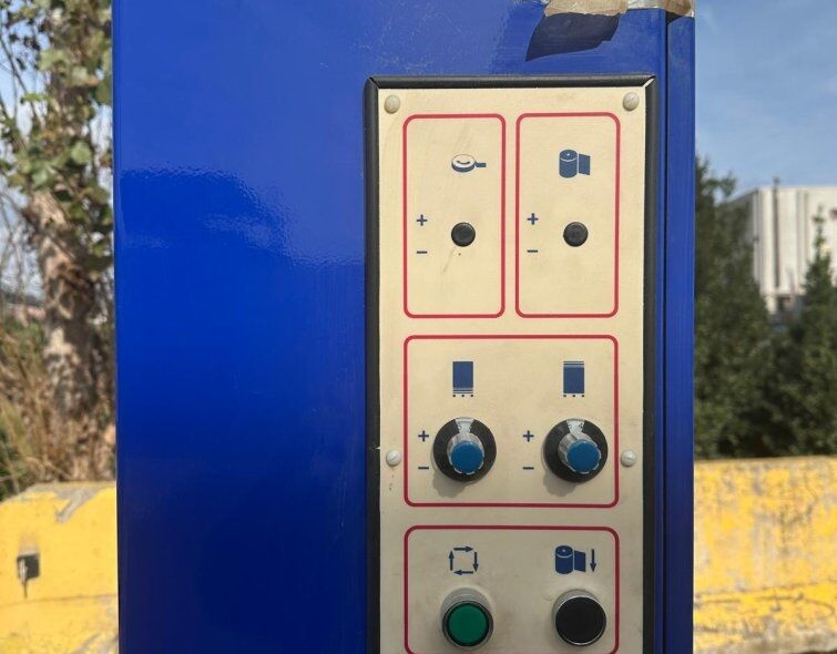- SEMI-AUTOMATIC STRAPPER FOR EUROPEAN PALLETS