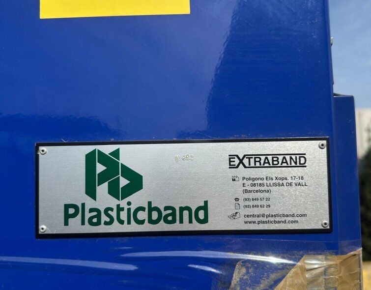 - SEMI-AUTOMATIC STRAPPER FOR EUROPEAN PALLETS