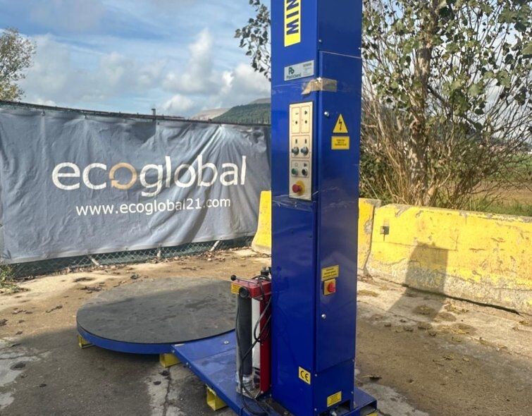 - SEMI-AUTOMATIC STRAPPER FOR EUROPEAN PALLETS