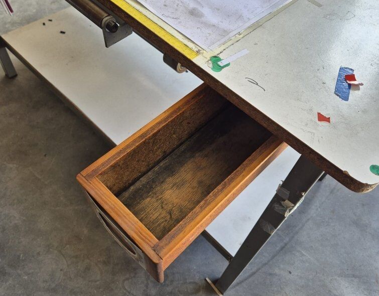- INDUSTRIAL WORK TABLE