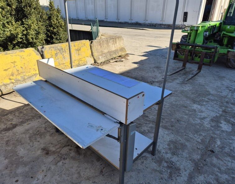 - INDUSTRIAL WORK TABLE