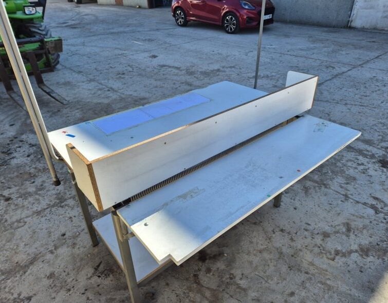 - INDUSTRIAL WORK TABLE