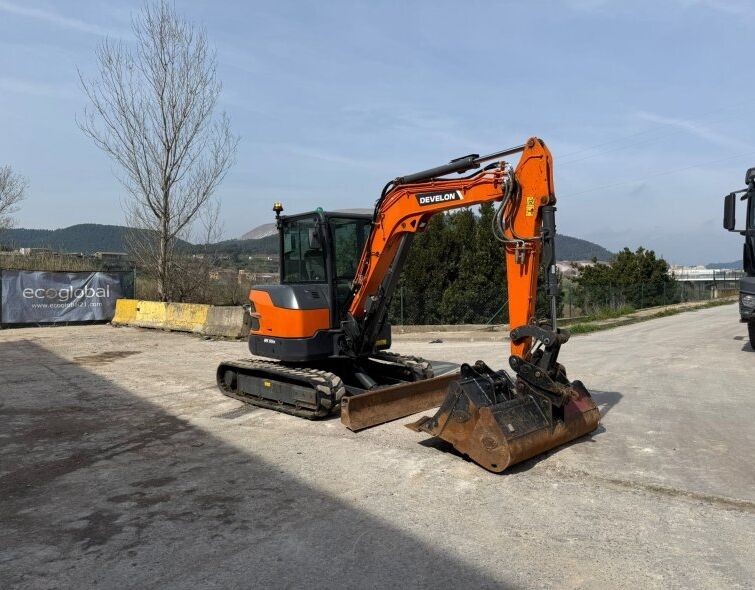 DEVELON DX55 R-7***IMMACULATE***