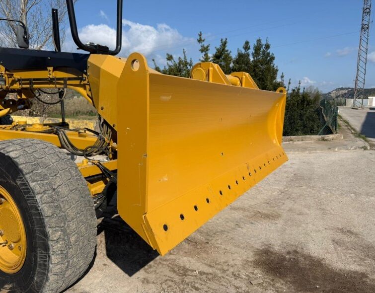 - FULLA DAVANTERA PER A MOTONIVELADORAd'ocasió