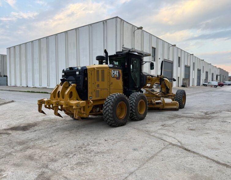 CATERPILLAR  140 AWD ***IMPECCABLE***