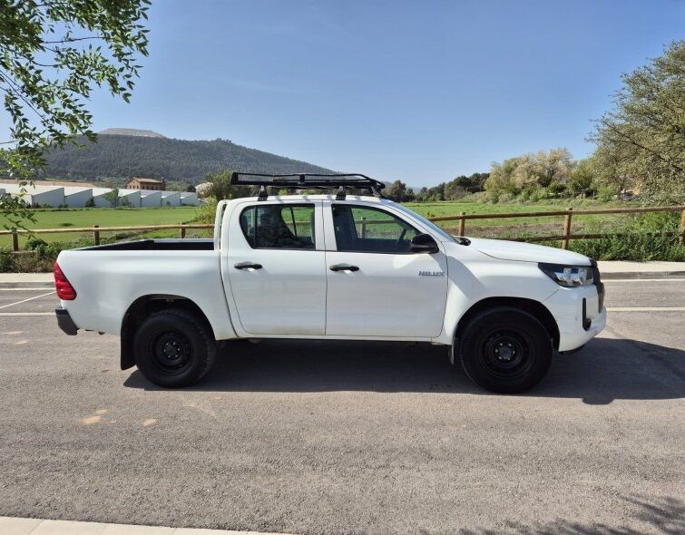 TOYOTA  HILUX 4x4 ***DOUBLE CAB***