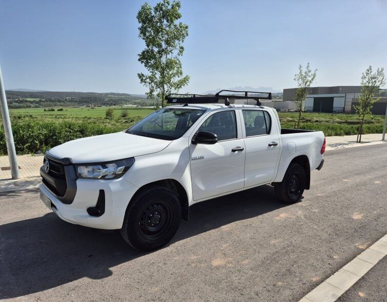 TOYOTA  HILUX 4x4 ***DOUBLE CAB***