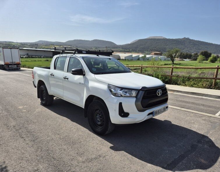 TOYOTA  HILUX 4x4 ***DOUBLE CAB***