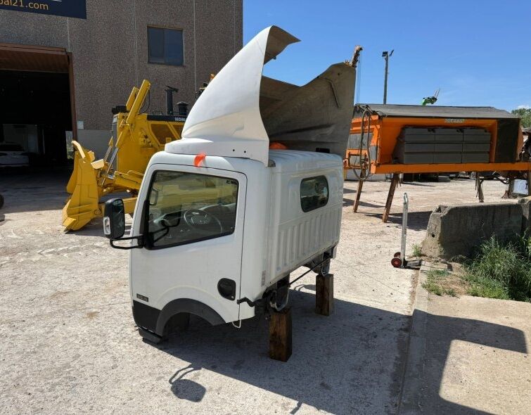 - CAB NISSAN CABSTAR NT400