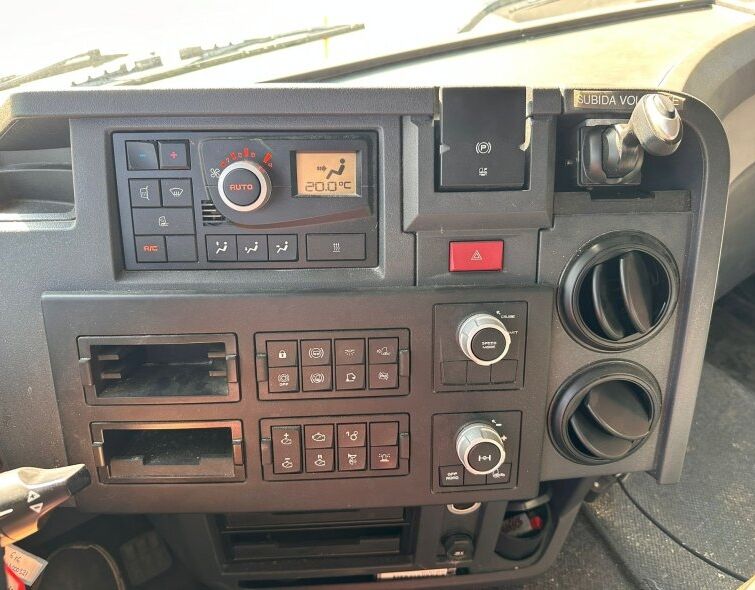 RENAULT K460 6X6 ***SNOW PLOW WITH SALT SPREADER***