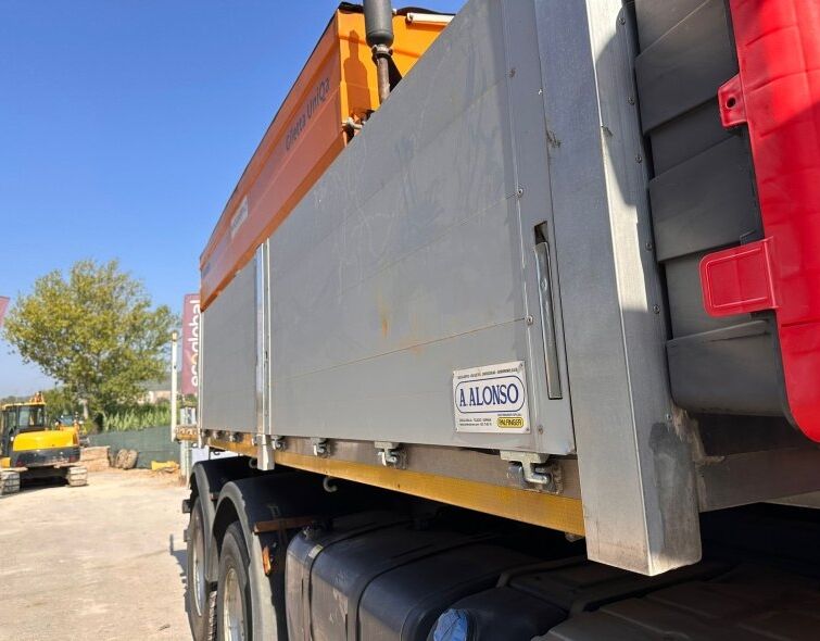 RENAULT K460 6X6 ***SNOW PLOW WITH SALT SPREADER***