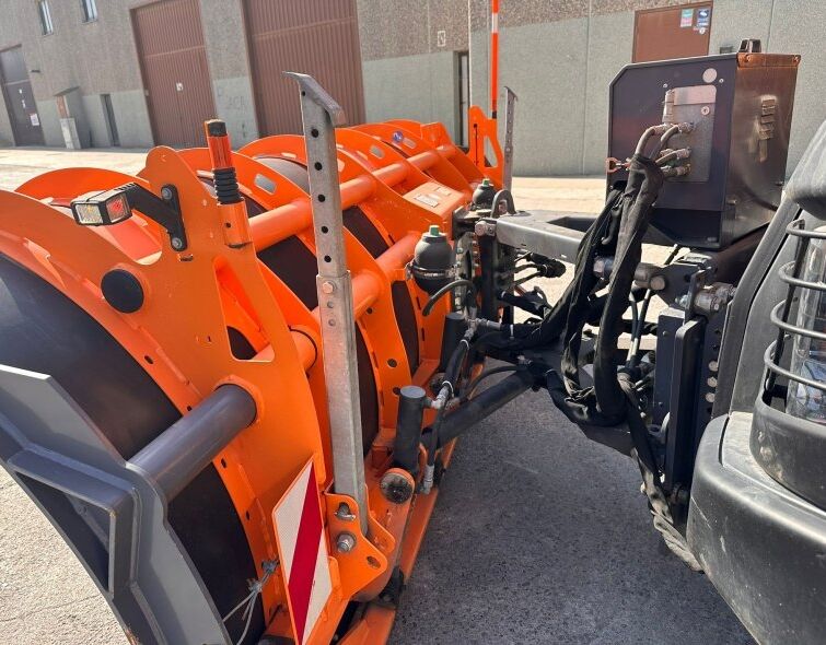 RENAULT K460 6X6 ***SNOW PLOW WITH SALT SPREADER***