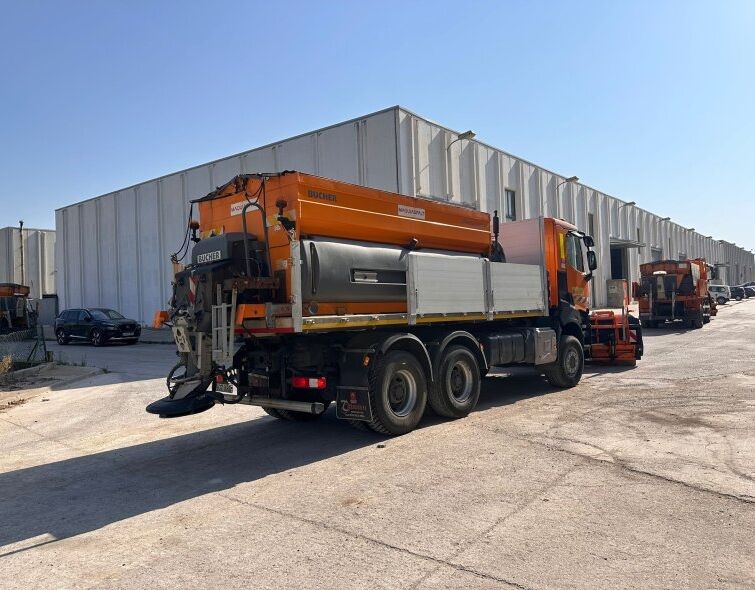 RENAULT K460 6X6 ***SNOW PLOW WITH SALT SPREADER***