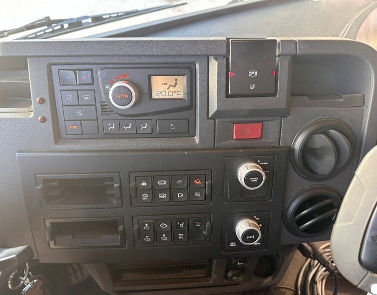 RENAULT K460 6X6 ***SNOW PLOW+CRANE***