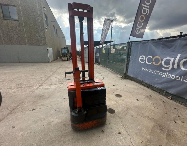 - LINDE PALLET TRUCK