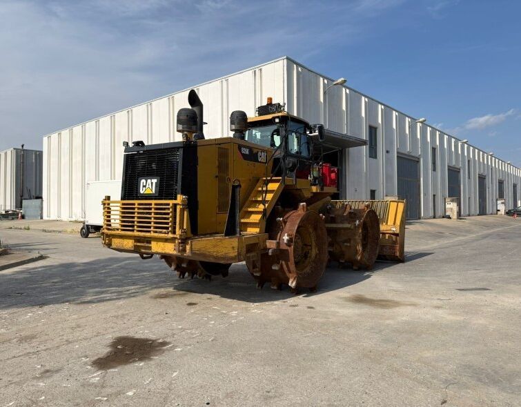 CATERPILLAR  826K **WASTE COMPACTOR**