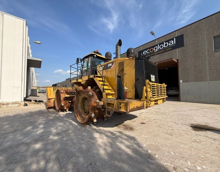 CATERPILLAR  826K **WASTE COMPACTOR**