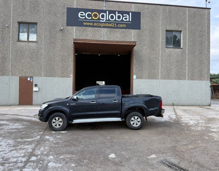 TOYOTA  HILUX