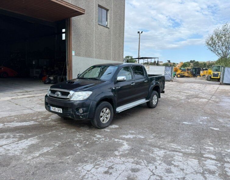 TOYOTA  HILUX