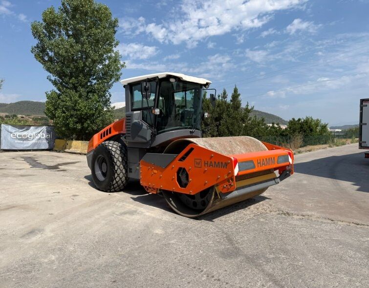 HAMM  HC110i **IMPECCABLE-LIKE NEW**