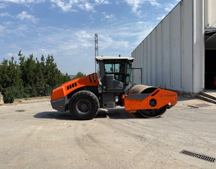 HAMM  HC110i **IMPECCABLE-LIKE NEW**
